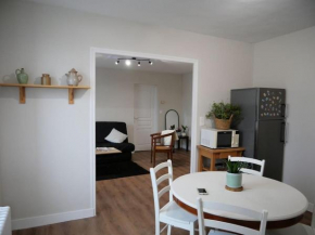 Appartement entier garage petite cour lire remarques de l hote
